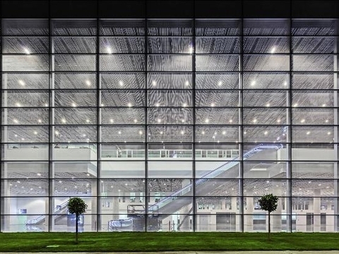 9156869-480x360.jpg