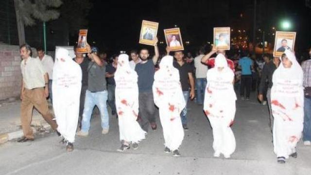 Hatay'da kefenli protesto
